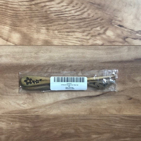 Wooden Openwork woman’s hair Stick Set. - Picture 6 of 7